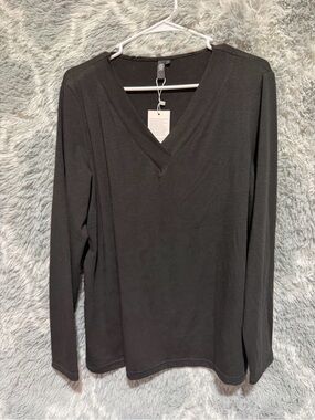 Long Sleeve V-Neck Top - Black